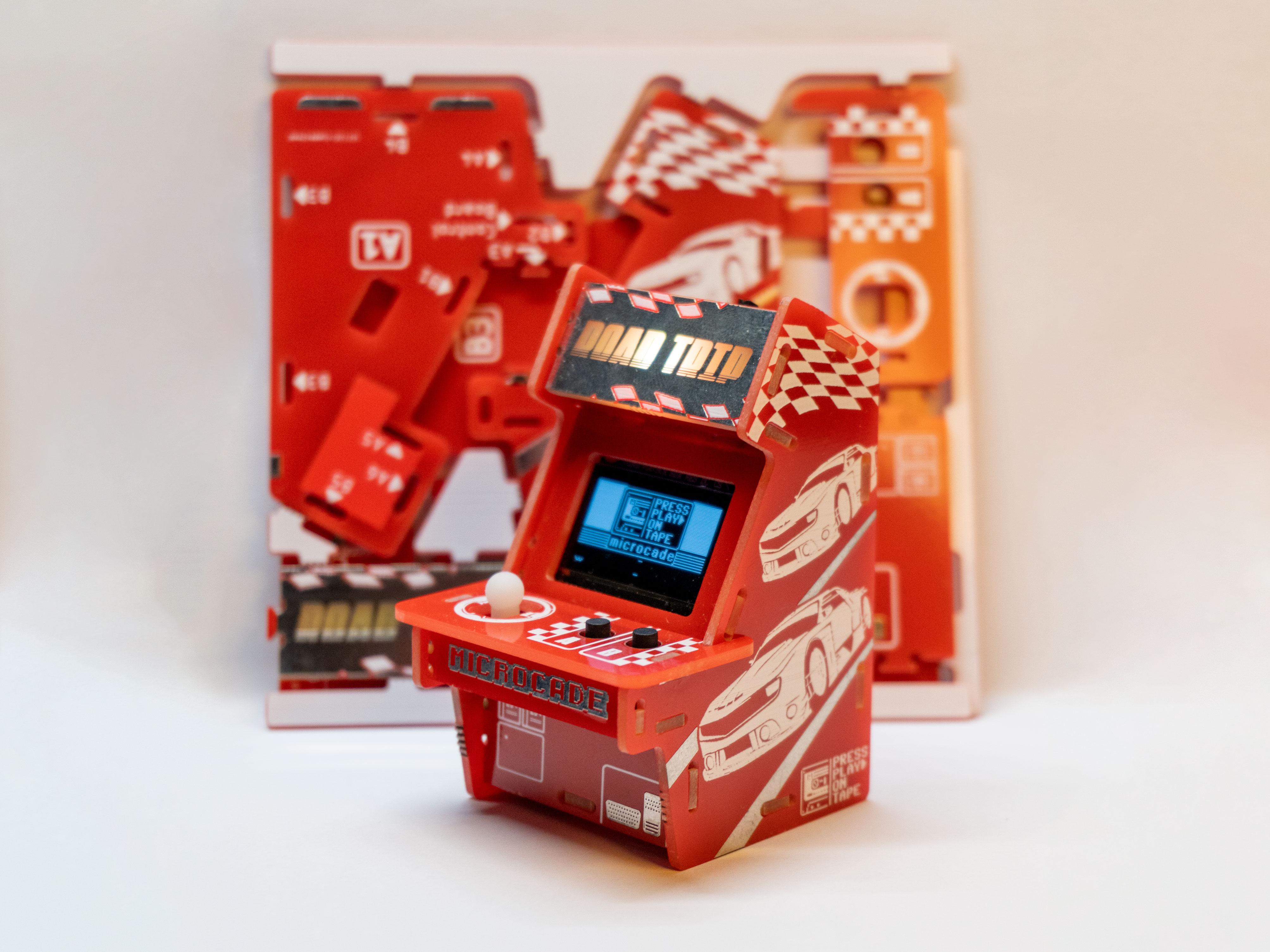 Microcade: Palm sized fully PCB arcade machine for STEM